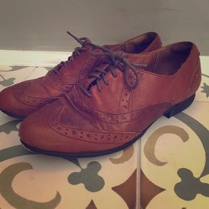 Clark’s Vintage Style Oxford Shoes